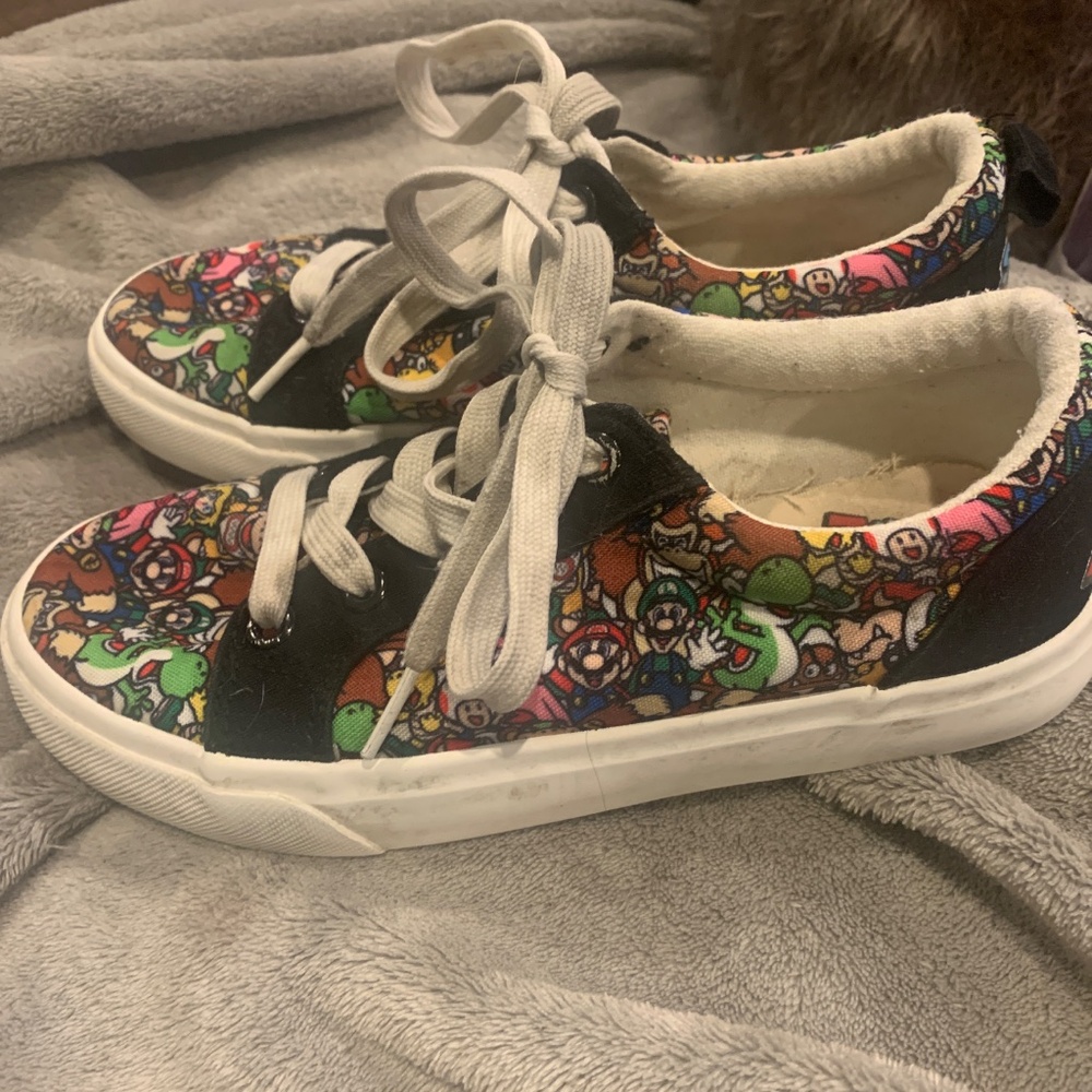 Super Mario sneakers kids size 2 - Picture 2 of 6